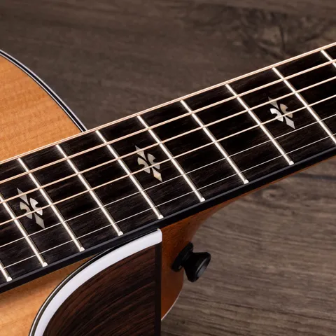 700 Series アコースティックギター | Taylor Guitars